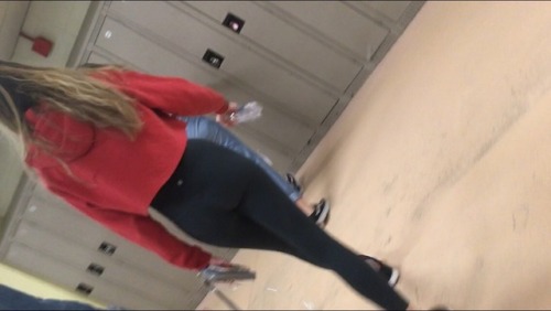 chuldixon: misterescalator: Creep 8 Dm for HD vids You trying tout catch a ass with food ? And its w