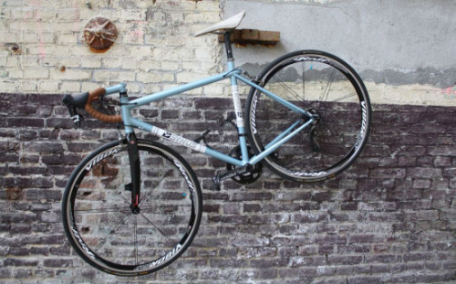 bikesandgirlsandmacsandstuff:  (via Rahmenbau in 3:53 Minuten: DMP Bikes macht’s in Edelstahl » City