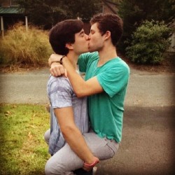 fuckyeahdudeskissing:  Fuck Yeah Dudes Kissing.