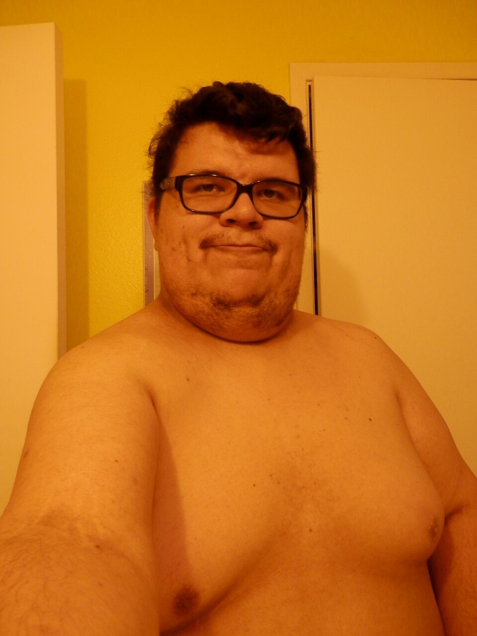 i-lust-you-chubs:  submission!!! sweet guy named Nick, vers, chubby, in California.
