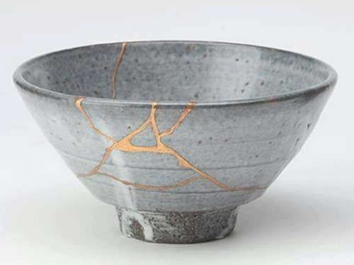 asyoulikeitnow: “Kintsugi (金継ぎ?) (Japanese: golden joinery) or Kintsukuroi (金繕い?) (Japanese: golden 