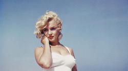 beauvelvet:  Marilyn Monroe photographed