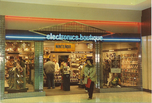 sideshowtornado:Tried to find a good picture of an 80s/90s-era Orange Julius mall store-front, but couldn’t find one, although it would fit in perfect here.