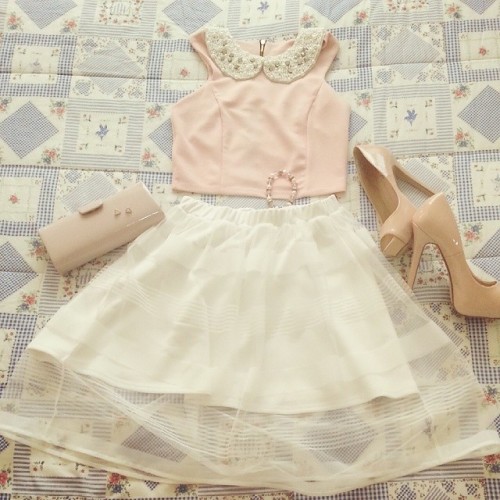 pastelpatronum:  I’m going to a wedding~~ 