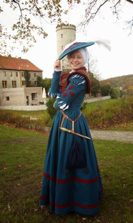 German Renaissance fashion (click to enlarge)1. 16th century German dress based on the art of Lucas 