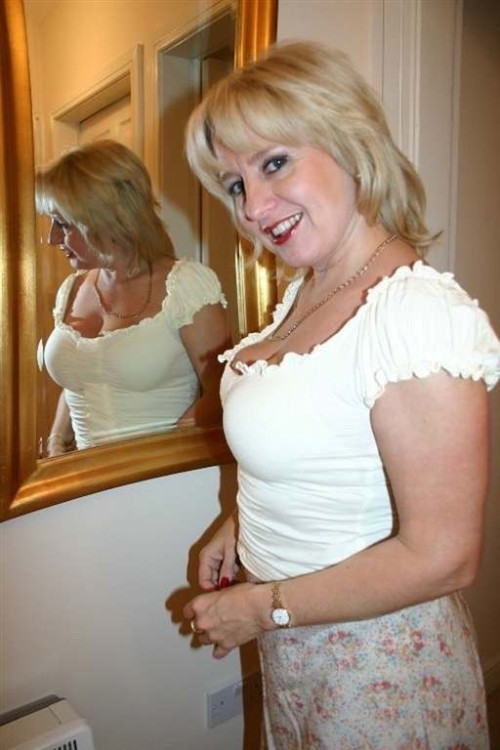 grannysexkittens:  Raunchy dates http://bit.ly/cummwithme