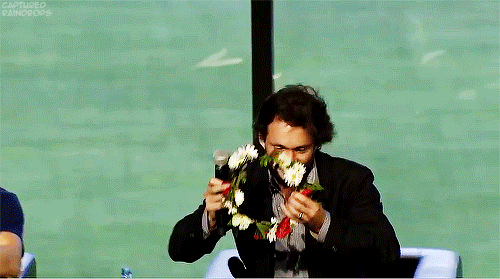capturedraindrops:Hugh Dancy & Flower CrownSDCC, Hannibal Tumblr Meet-up at Nerd HQ