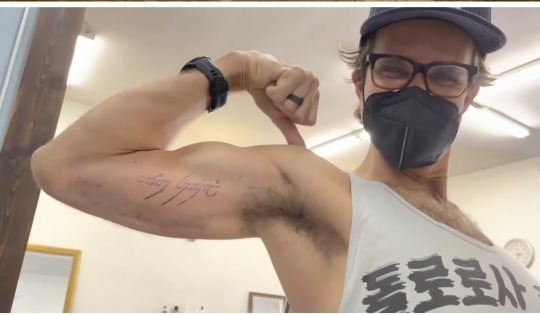 Does Rhett or Link have any tattoos  rrhettandlink