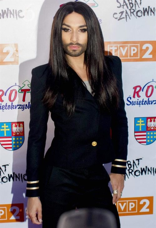 June 27, 2015Conchita in Poland on the way to perform at Sabat Czarownic Festival in Kielce.Wearing 