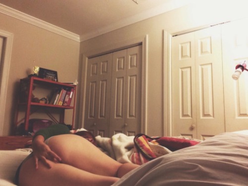 bend-me–over:  Since I had to remake my NSFW blog (thanks to whoever spread my shit around), I figured I would just mass post all the #me tag from it so that I could get that out of the way 👍🏻