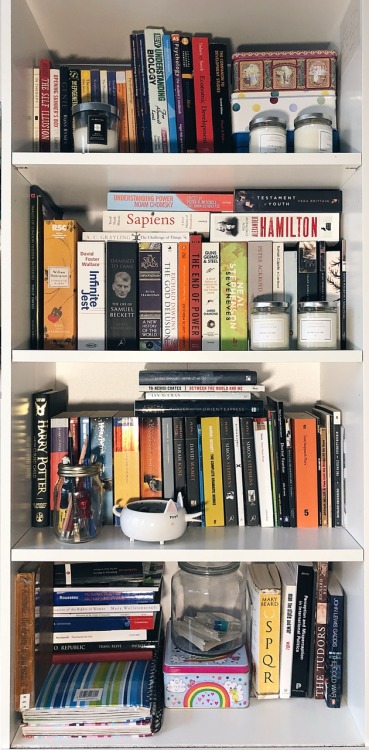 My bookshelf annanasnas