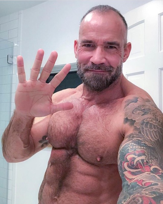 machoxavier:  Papi macho    Five