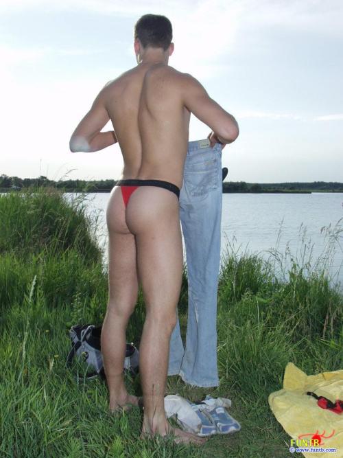 XXX Hombres en Tanga photo