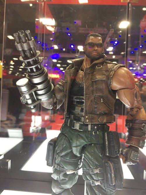 verryfinny: Final Fantasy VII Remake’s Cloud Strife and Barret Wallace Play Arts Kai figures a