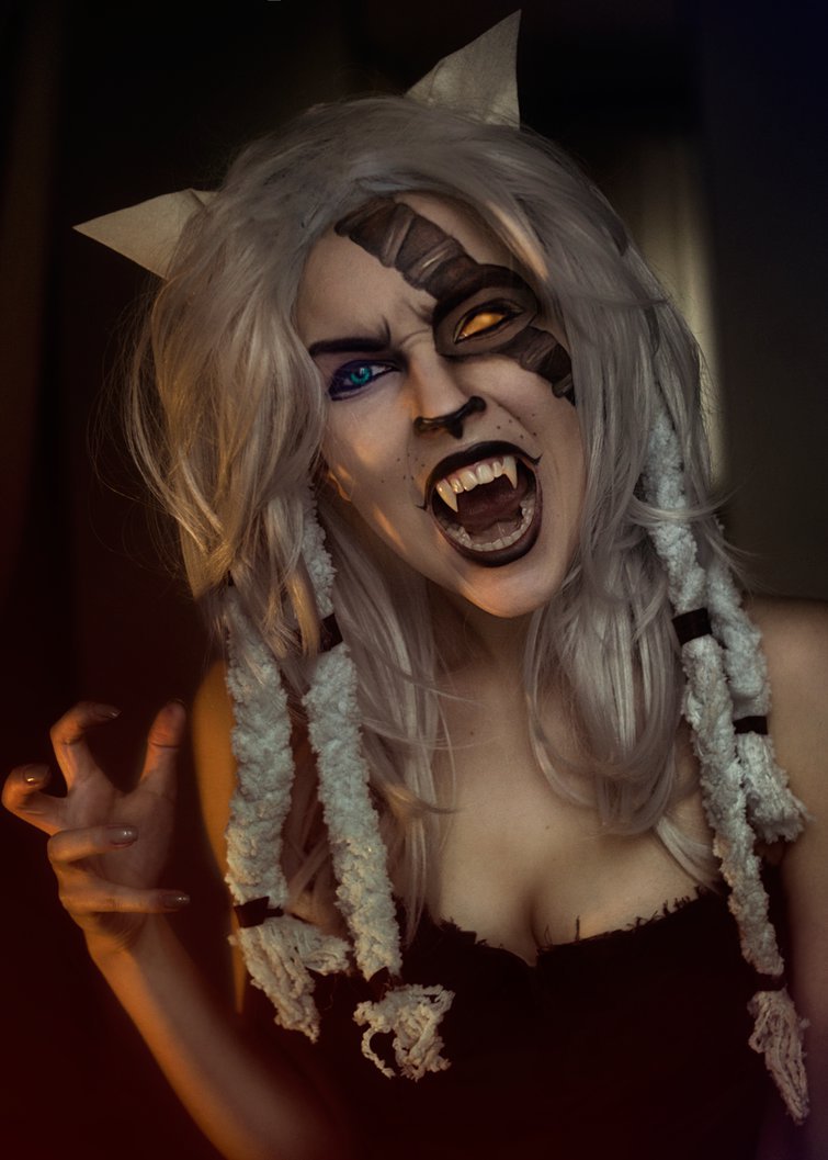 summonersofruneterra:  Amazing League Cosplay |   Helen-Stifler  