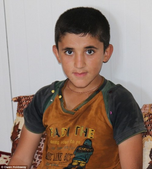 ezidxan:Taha, a 13-year-old Êzîdî boy, was given jihad theory training and a practical lesson where 
