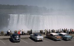 history-inpictures:  Sightseers overlook