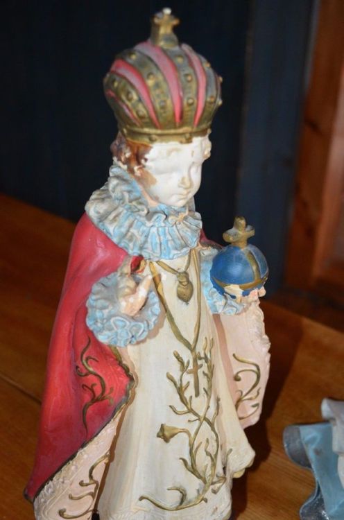 antique Infant of Prague Statuevery old estate find. original clothing(back of cape has damage/see p