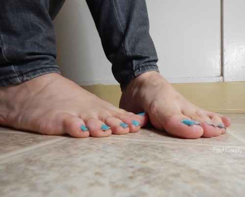 I love this color on my toes :3Watch my latest foot video for free on my youtube channel FootCandyAS