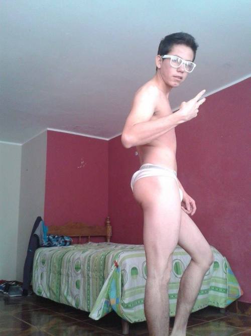 yonymar:  ricospenes93:  Delicioso.No olviden de seguirme: http://ricospenes93.tumblr.com/  Chicos así nunca se acaben