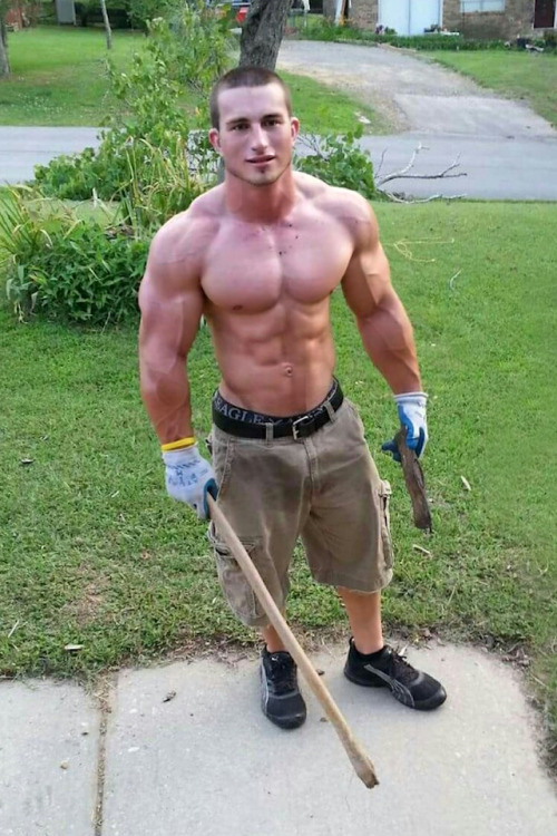 bhicks77: musculardude: I used to mow lawns and do yard work, usually shirtless Damn love to DDT thi