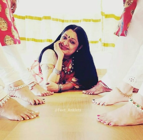 Actress / Dancer Urmila Unni with her students #dancer #dance #feet #anklets #chilanka #actress #mal