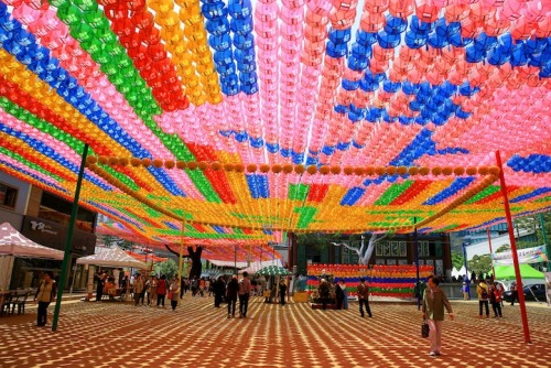 mymodernmet:Colorful canopy of lanterns in Seoul, South Korea.