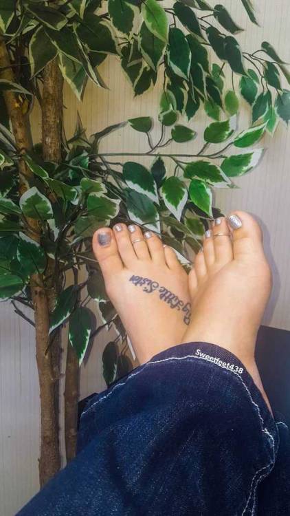 sweetfeet438: Sparkly toes!