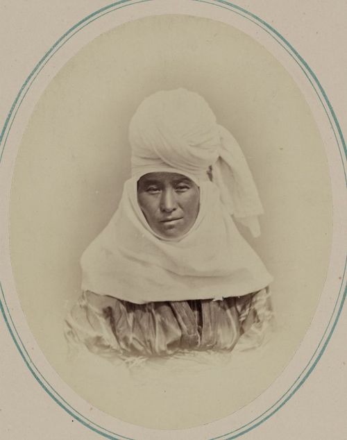 Kirgiz-Kazachki (Kirgiz-Kazakh woman), from Tipy narodnostei turkestanskago kraia  LC-DIG-ppmsca-099