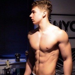 muscleteen:  You like it? Follow me @muscleteen