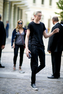 damplaundry:  Lucky Blue Smith at PFW S/S 2016 (via) 