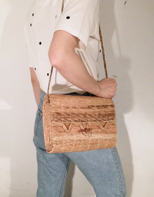 Vintage 70&rsquo;s | Woven straw shoulder bag