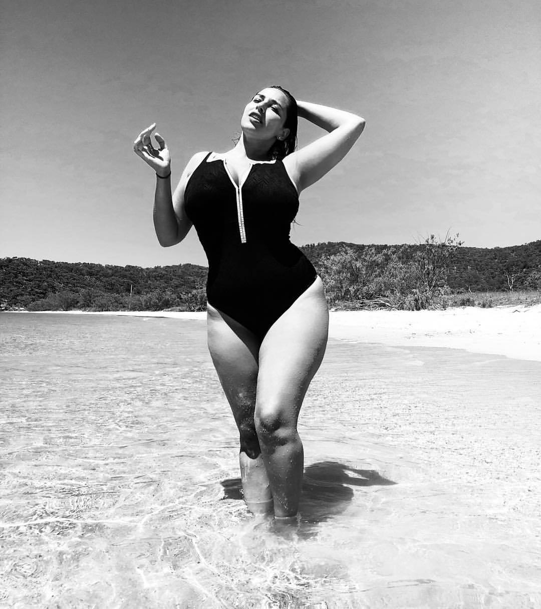 fletchertrowan:  thinfatfit:Jada Sezer Beauty