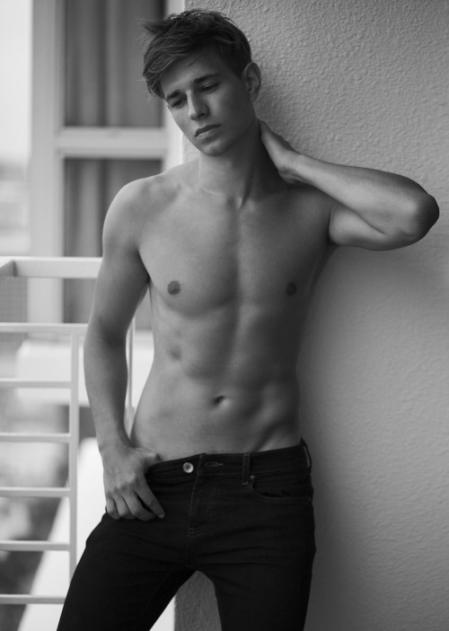 thebeautyofmalebodies:  tobias hinchely