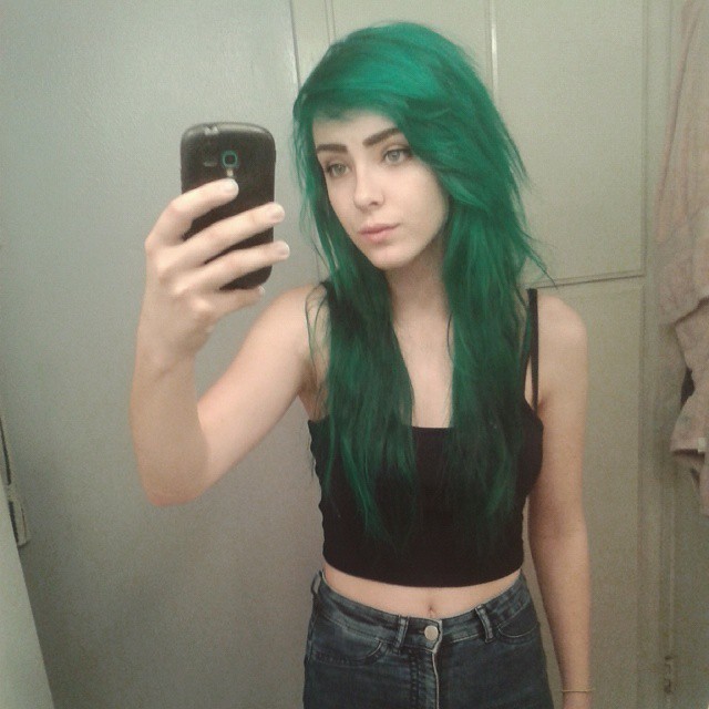 massiv3:took a dab last night and woke up with my hair like this :/ dont smoke weed!!!!!!!!!!!!!!!!!!!