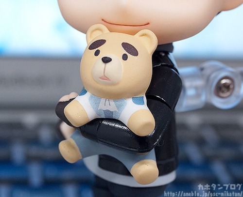 OH MY GODDDDNo motorcycle but we get the bear!! The helmet!! And the DJ headphones (Note: This is GSC online exclusive)!!! AND THE STOIC CLAPPING FACE!!!! AND THE THUMBS UP DAVAI POSE!ETA: Wait, that helmet is like 1/5 the size of his head LMAO