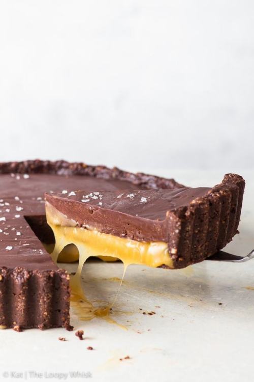 sweetoothgirl:  Vegan Salted Caramel Chocolate Tart