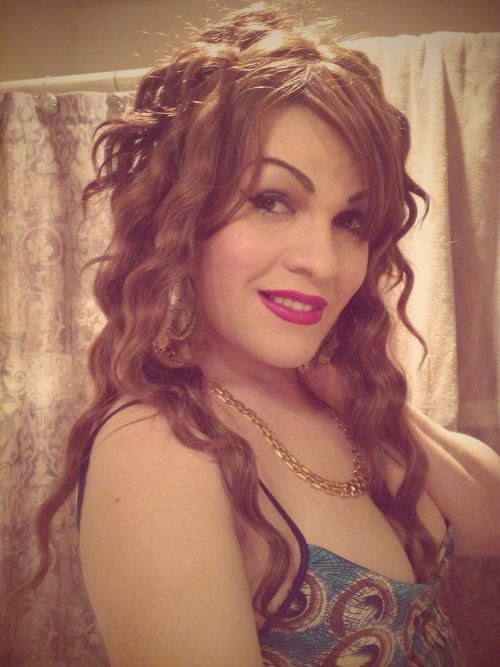 clevecrossrsublimedelusion:  hgillmore:  Well Dressed Crossdressers and Transgendered Women  so sexy and hot love your lips 