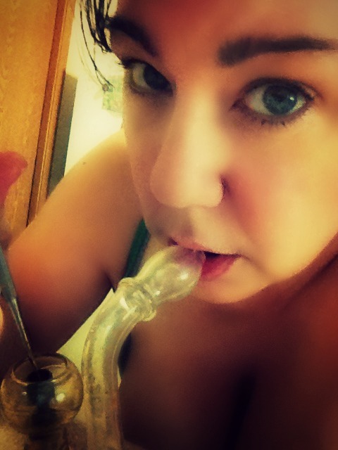 amateurpicsfantasy:  greeneyedgirly5:  Good morning and Happy Flash Friday!!!  Sooo, guess