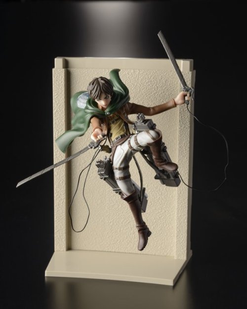 Starting on April 8th, Kodansha will begin to publish an issue of “Gekkan (Monthly) Shingeki no Kyojin: Official Figure Collection” every month. For 1800 yen, you will get a publication discussing the series and characters, and each comes with a