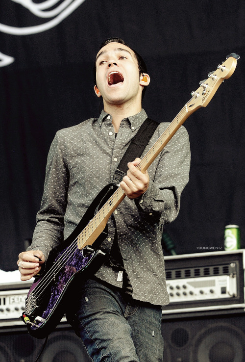 poisonyouth:favorite pictures of pete wentz 12/100