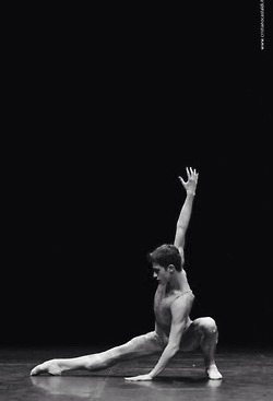 pas-de-duhhh:  Claudio Coviello  La Scala Ballet (Principal Dancer)  “Sagittarius”, a contemporary solo choreographed by Massimiliano Volpini, performed at Spoleto Dance Competition in 2010. 