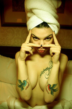 bums-bruises-tattoos:  counterpart-s:  Tattoo blog  bands, tattoos, butts :)