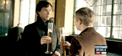 bbcsherlockian:  toomanysexybrits:  I wanna drink alcohol out of a beaker.  john’s little finger though 