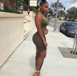 louisianakid:  bundleofthickness:  Jazmine Mali  SEXY 