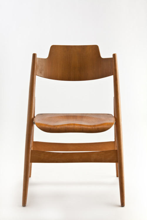 Egon Eiermann, Folding chair SE 18, 1952. Wilde und Spieth, Germany. Museum für Angewandte Kunst. Vi