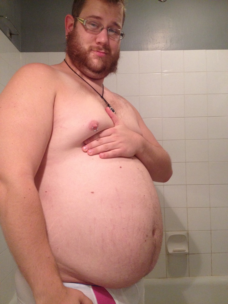 growbretgrow:  Full belly = Bear nap 