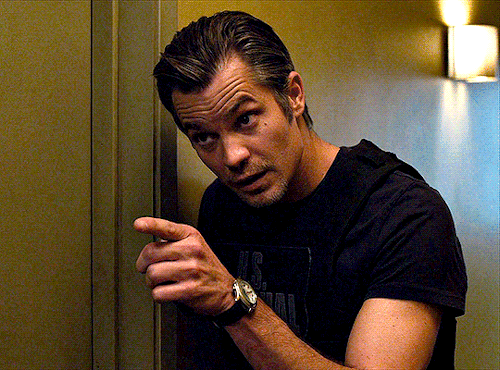 timothyolyphant:Timothy Olyphant as Raylan GivensJUSTIFIED - 3X05 - “THICK AS MUD”
