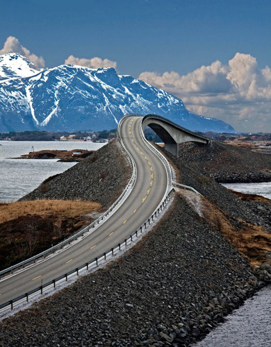 nomellamesfriki:  La carretera del Atlántico, en Noruega