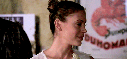 macherierps:Alyssa Milano as Phoebe Halliwell on Charmed →  4.06 “A Knight to Rememb